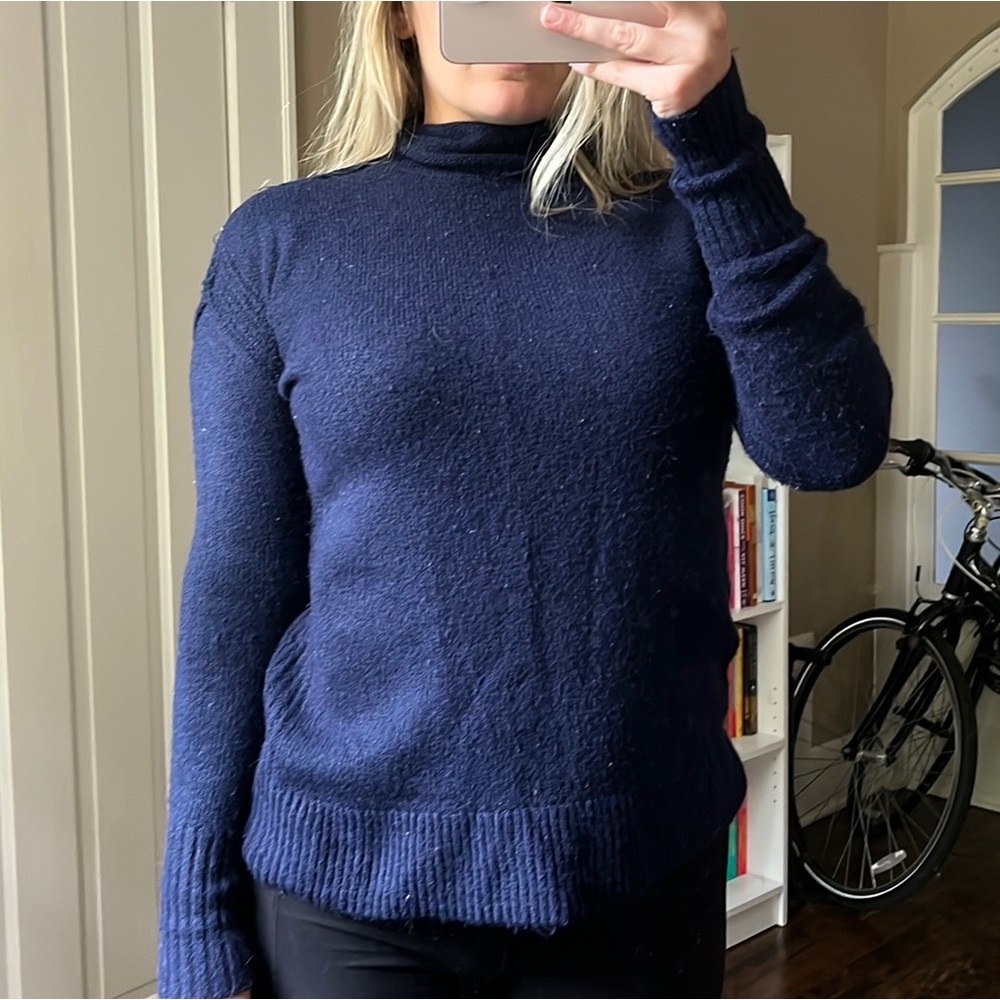 GAP sweater